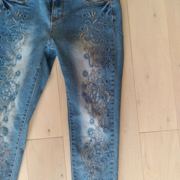 Scroll Embroidered Jeans - Picture 7 of 16